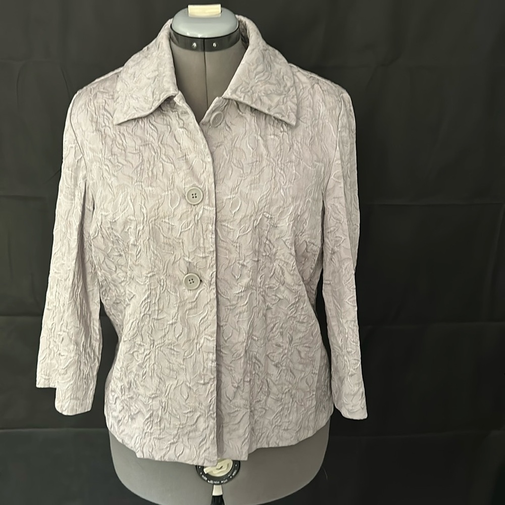Silver floral texture 3/4 sleeve blazer